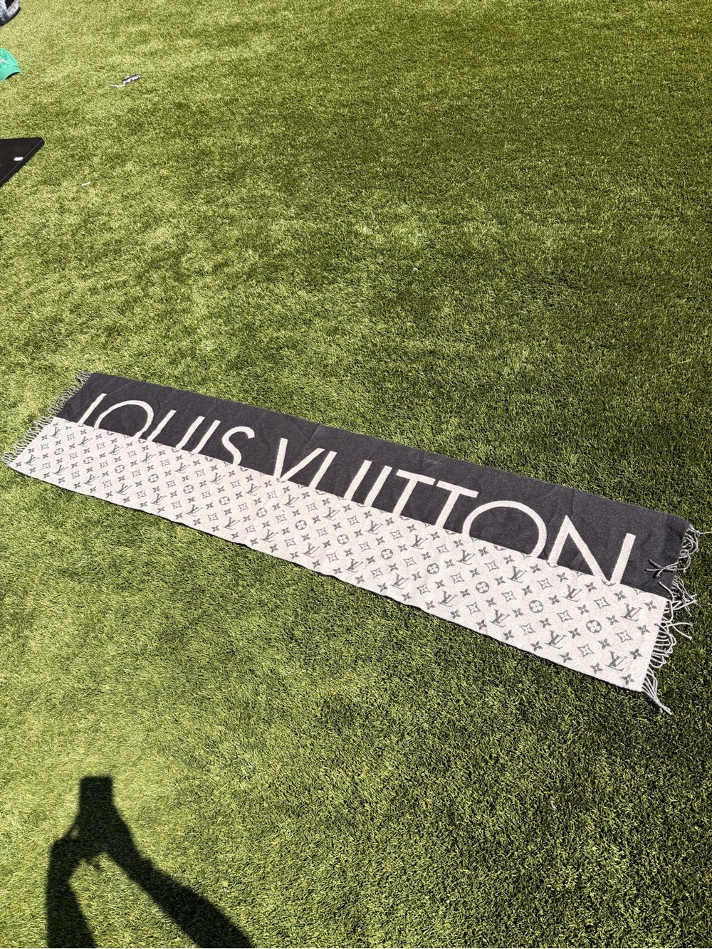 Louis Vuitton Monogram Oblong Scarf - Black & Ivory